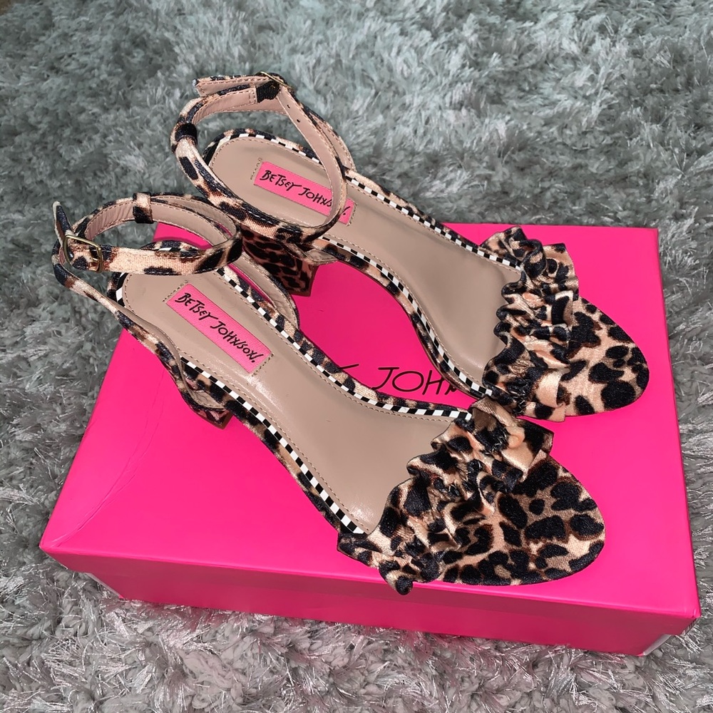NWT Betsey Johnson Leopard Print Kitten Heels